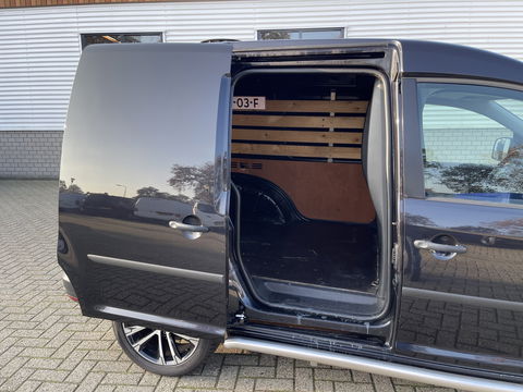 Volkswagen Caddy 2.0 TDI L1H1 BMT Economy Business / vaste prijs rijklaar € 9.950 ex btw / lease vanaf € 201 / airco / 17 Inch lichtmetalen velgen / sidebars / trekhaak / euro 6 !