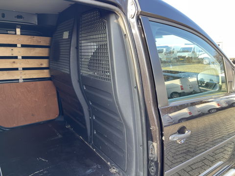 Volkswagen Caddy 2.0 TDI L1H1 BMT Economy Business / vaste prijs rijklaar € 9.950 ex btw / lease vanaf € 201 / airco / 17 Inch lichtmetalen velgen / sidebars / trekhaak / euro 6 !