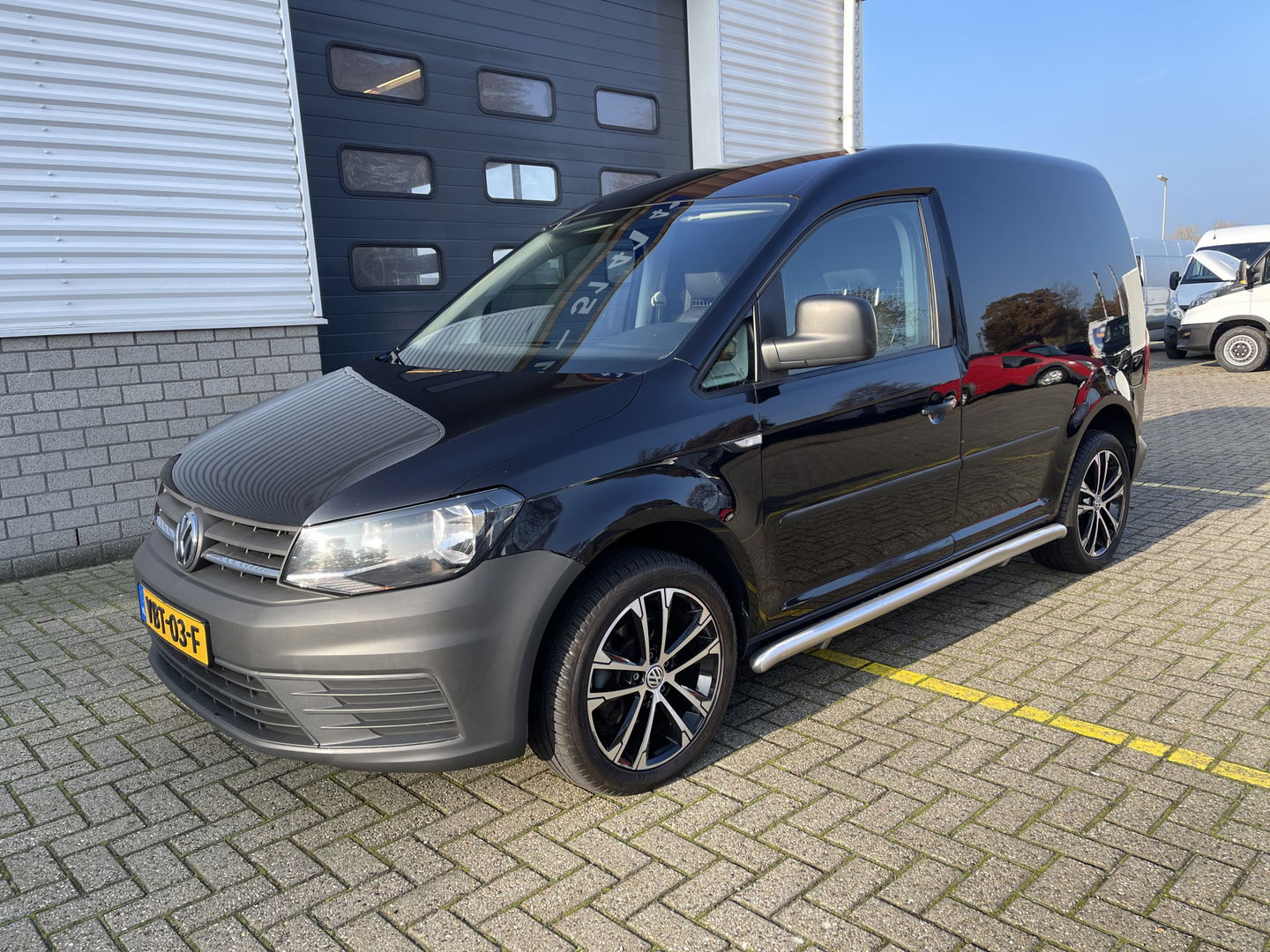 Volkswagen Caddy 2.0 TDI L1H1 BMT Economy Business / vaste prijs rijklaar € 9.950 ex btw / lease vanaf € 201 / airco / 17 Inch lichtmetalen velgen / sidebars / trekhaak / euro 6 !