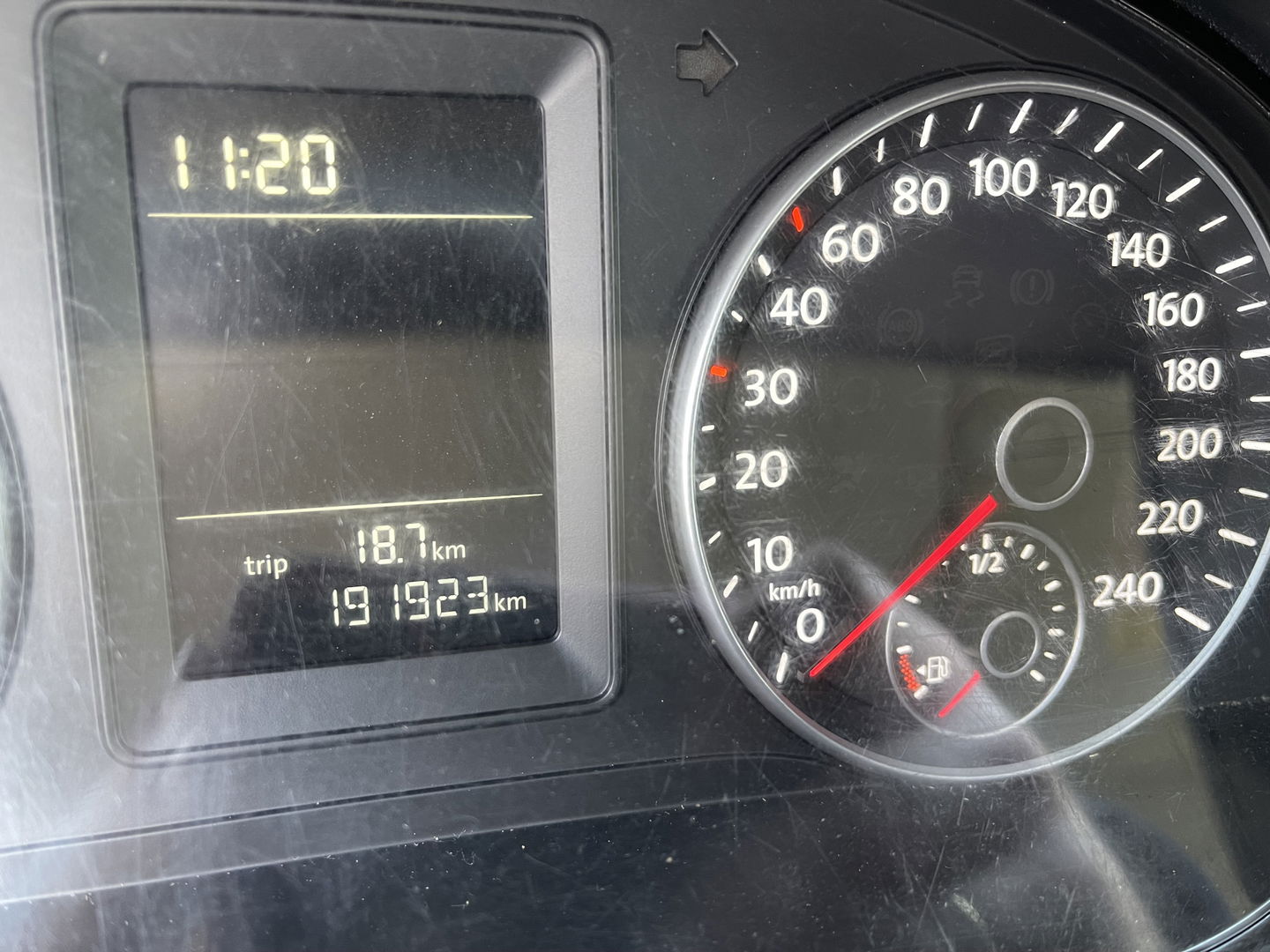 Volkswagen Caddy 2.0 TDI L1H1 BMT Economy Business / vaste prijs rijklaar € 9.950 ex btw / lease vanaf € 201 / airco / 17 Inch lichtmetalen velgen / sidebars / trekhaak / euro 6 !