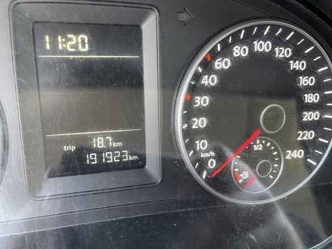 Volkswagen Caddy 2.0 TDI L1H1 BMT Economy Business / vaste prijs rijklaar € 9.950 ex btw / lease vanaf € 201 / airco / 17 Inch lichtmetalen velgen / sidebars / trekhaak / euro 6 !