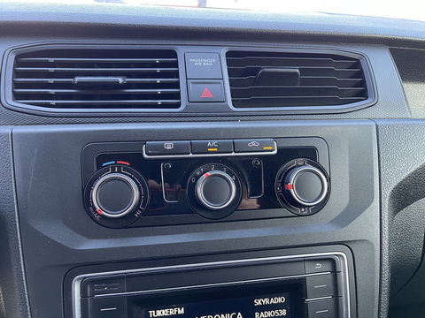 Volkswagen Caddy 2.0 TDI L1H1 BMT Economy Business / vaste prijs rijklaar € 9.950 ex btw / lease vanaf € 201 / airco / 17 Inch lichtmetalen velgen / sidebars / trekhaak / euro 6 !