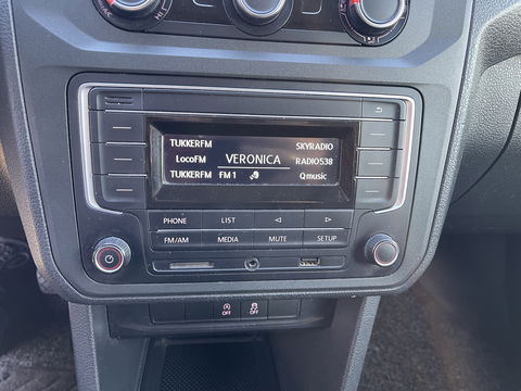 Volkswagen Caddy 2.0 TDI L1H1 BMT Economy Business / vaste prijs rijklaar € 9.950 ex btw / lease vanaf € 201 / airco / 17 Inch lichtmetalen velgen / sidebars / trekhaak / euro 6 !