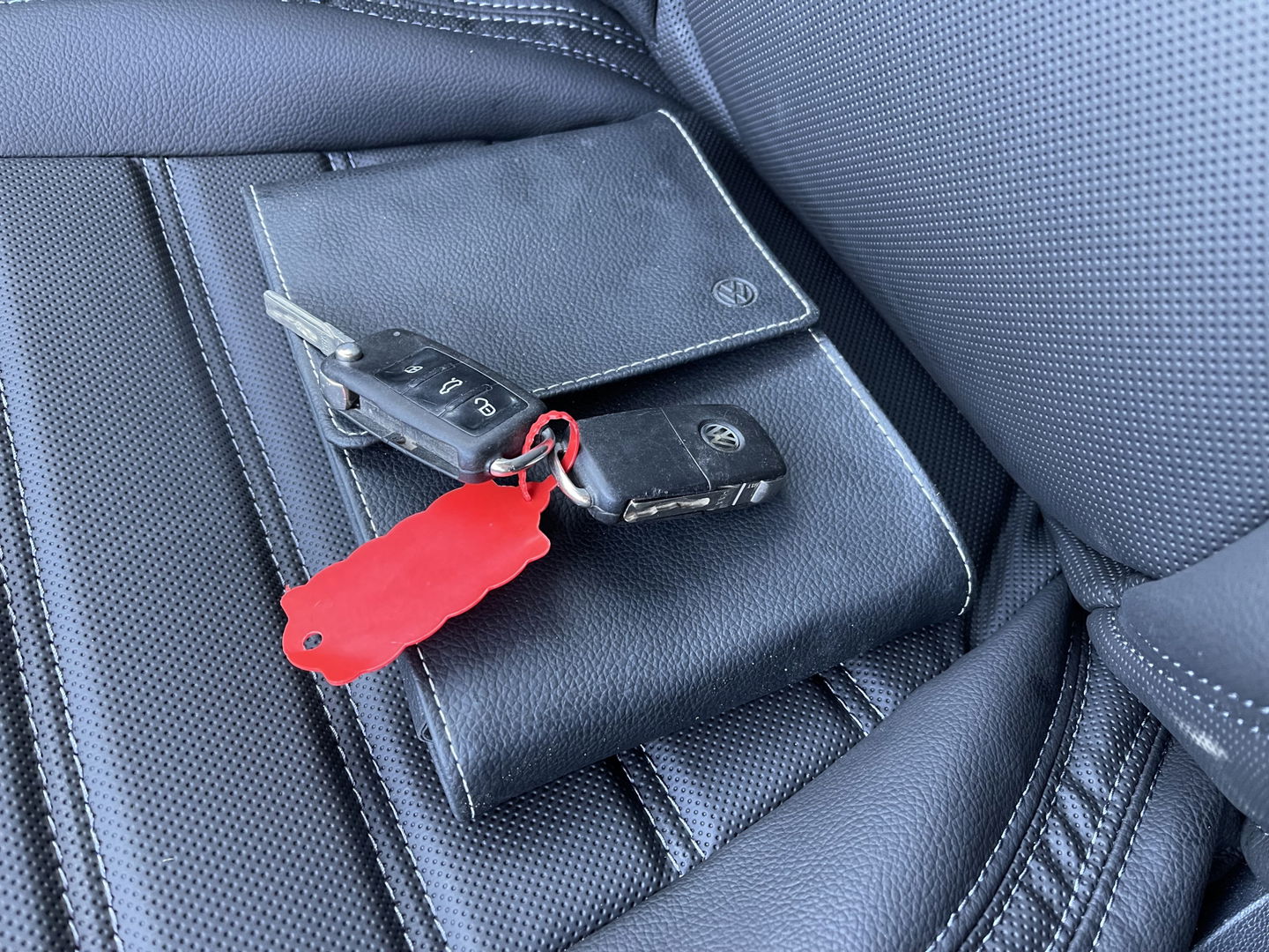 Volkswagen Caddy 2.0 TDI L1H1 BMT Economy Business / vaste prijs rijklaar € 9.950 ex btw / lease vanaf € 201 / airco / 17 Inch lichtmetalen velgen / sidebars / trekhaak / euro 6 !