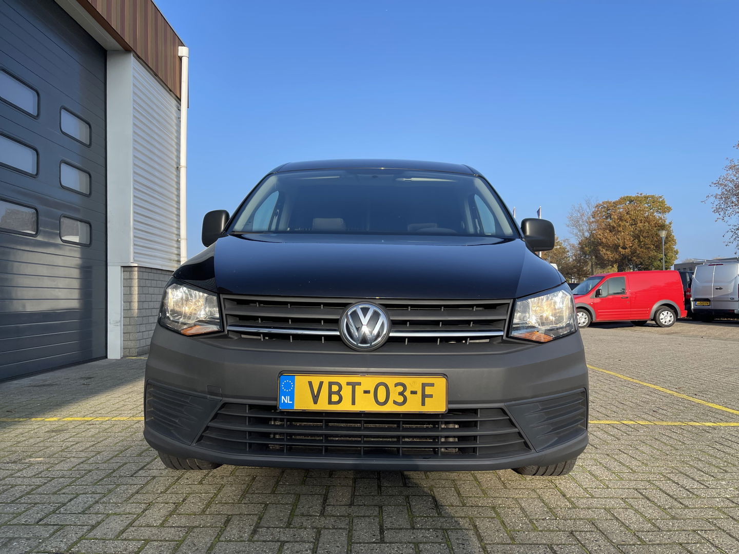Volkswagen Caddy 2.0 TDI L1H1 BMT Economy Business / vaste prijs rijklaar € 9.950 ex btw / lease vanaf € 201 / airco / 17 Inch lichtmetalen velgen / sidebars / trekhaak / euro 6 !