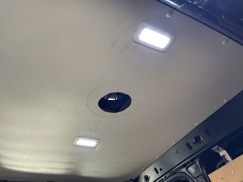 Volkswagen Caddy 2.0 TDI L1H1 BMT Economy Business / vaste prijs rijklaar € 9.950 ex btw / lease vanaf € 201 / airco / 17 Inch lichtmetalen velgen / sidebars / trekhaak / euro 6 !