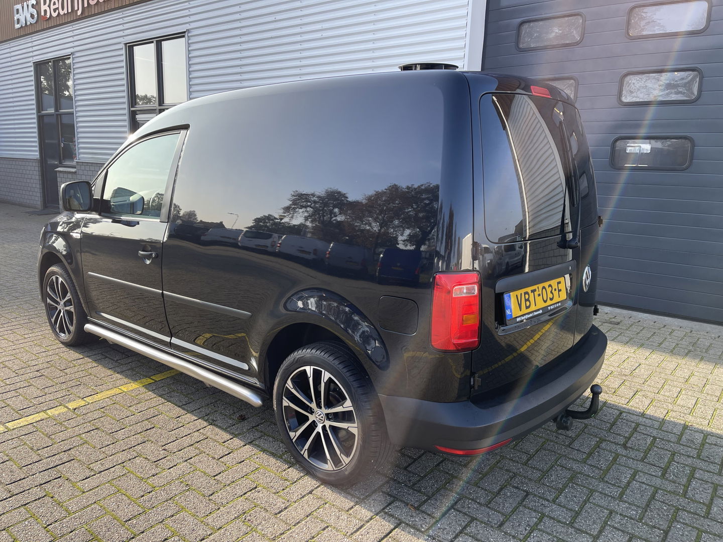 Volkswagen Caddy 2.0 TDI L1H1 BMT Economy Business / vaste prijs rijklaar € 9.950 ex btw / lease vanaf € 201 / airco / 17 Inch lichtmetalen velgen / sidebars / trekhaak / euro 6 !