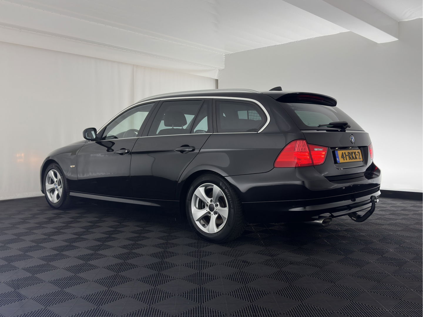 BMW 3 Serie Touring 320d Efficient Dynamics Edition Luxury Line *XENON | LUXURY-LEATHER | HEATED-SPORTSEATS | NAVI-FULLMAP | ECC | PDC | CRUISE | TOWBAR | 16''ALU*