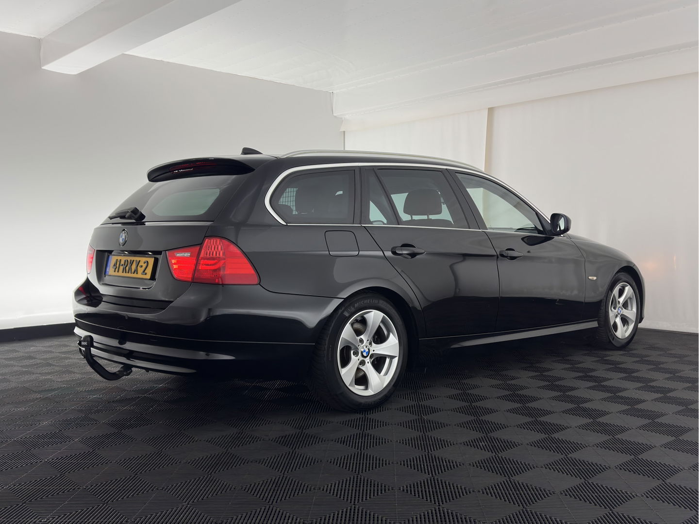 BMW 3 Serie Touring 320d Efficient Dynamics Edition Luxury Line *XENON | LUXURY-LEATHER | HEATED-SPORTSEATS | NAVI-FULLMAP | ECC | PDC | CRUISE | TOWBAR | 16''ALU*