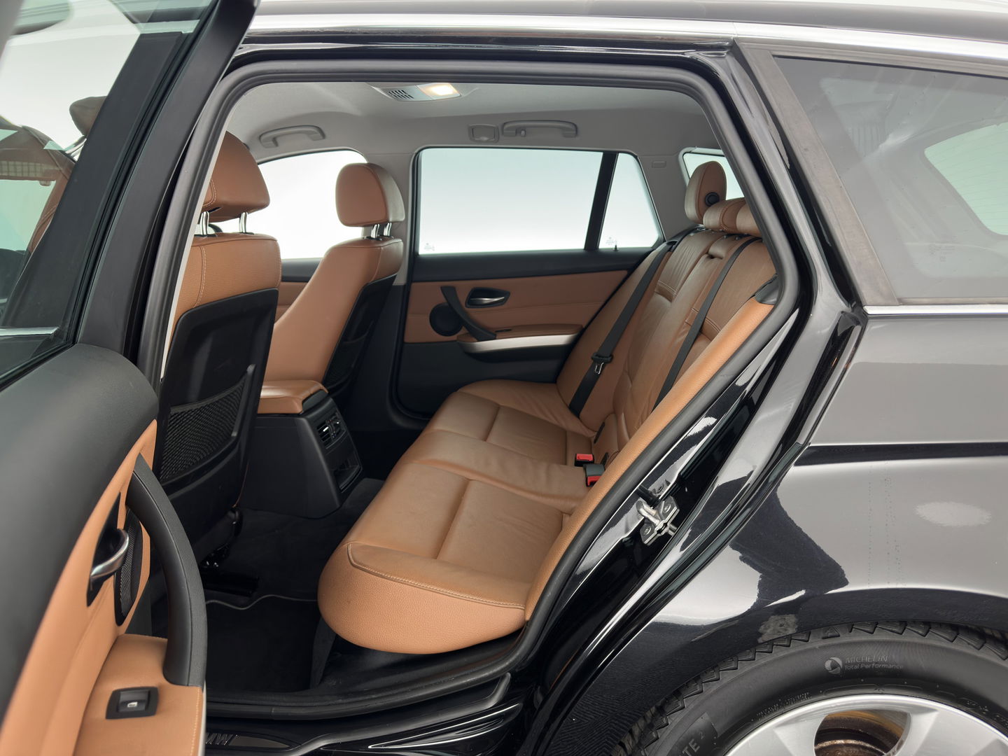 BMW 3 Serie Touring 320d Efficient Dynamics Edition Luxury Line *XENON | LUXURY-LEATHER | HEATED-SPORTSEATS | NAVI-FULLMAP | ECC | PDC | CRUISE | TOWBAR | 16''ALU*