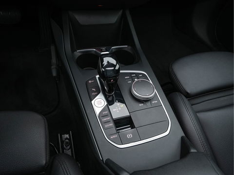 BMW 2 Serie Gran Coupé 218i High Executive Aut. *PANO | FULL-LEATHER | FULL-LED | ADAPTIVE-CRUISE | DIGI-COCKPIT | SPORT-SEATS | NAVI-FULLMAP | DAB+ | ECC | PDC | 17''ALU | TOWBAR*