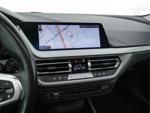 BMW 2 Serie Gran Coupé 218i High Executive Aut. *PANO | FULL-LEATHER | FULL-LED | ADAPTIVE-CRUISE | DIGI-COCKPIT | SPORT-SEATS | NAVI-FULLMAP | DAB+ | ECC | PDC | 17''ALU | TOWBAR*