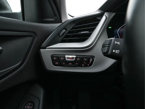 BMW 2 Serie Gran Coupé 218i High Executive Aut. *PANO | FULL-LEATHER | FULL-LED | ADAPTIVE-CRUISE | DIGI-COCKPIT | SPORT-SEATS | NAVI-FULLMAP | DAB+ | ECC | PDC | 17''ALU | TOWBAR*