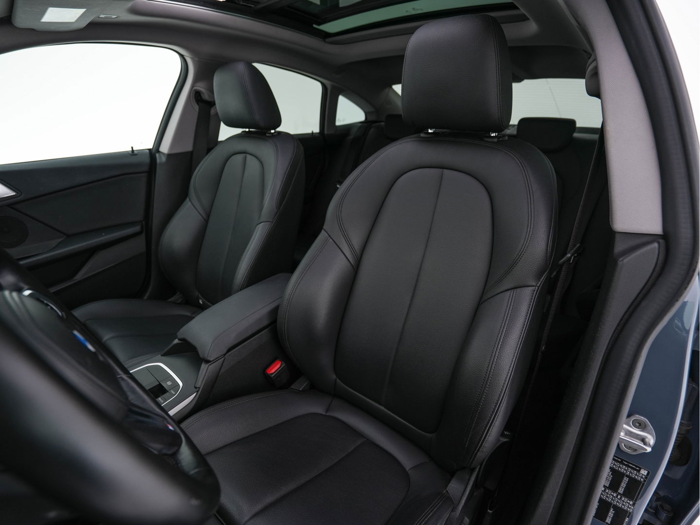 BMW 2 Serie Gran Coupé 218i High Executive Aut. *PANO | FULL-LEATHER | FULL-LED | ADAPTIVE-CRUISE | DIGI-COCKPIT | SPORT-SEATS | NAVI-FULLMAP | DAB+ | ECC | PDC | 17''ALU | TOWBAR*