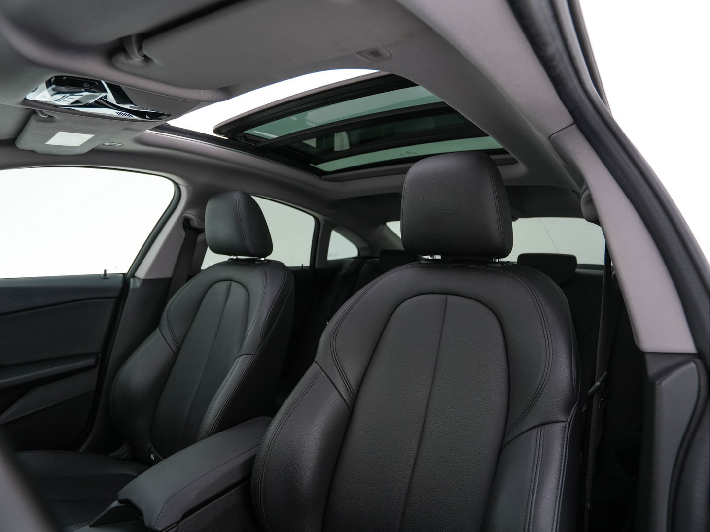 BMW 2 Serie Gran Coupé 218i High Executive Aut. *PANO | FULL-LEATHER | FULL-LED | ADAPTIVE-CRUISE | DIGI-COCKPIT | SPORT-SEATS | NAVI-FULLMAP | DAB+ | ECC | PDC | 17''ALU | TOWBAR*