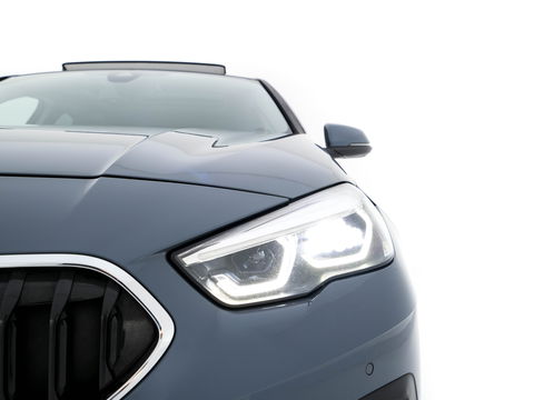 BMW 2 Serie Gran Coupé 218i High Executive Aut. *PANO | FULL-LEATHER | FULL-LED | ADAPTIVE-CRUISE | DIGI-COCKPIT | SPORT-SEATS | NAVI-FULLMAP | DAB+ | ECC | PDC | 17''ALU | TOWBAR*