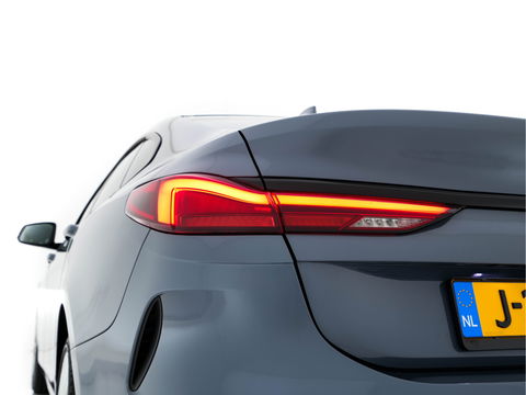 BMW 2 Serie Gran Coupé 218i High Executive Aut. *PANO | FULL-LEATHER | FULL-LED | ADAPTIVE-CRUISE | DIGI-COCKPIT | SPORT-SEATS | NAVI-FULLMAP | DAB+ | ECC | PDC | 17''ALU | TOWBAR*