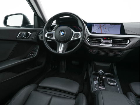 BMW 2 Serie Gran Coupé 218i High Executive Aut. *PANO | FULL-LEATHER | FULL-LED | ADAPTIVE-CRUISE | DIGI-COCKPIT | SPORT-SEATS | NAVI-FULLMAP | DAB+ | ECC | PDC | 17''ALU | TOWBAR*