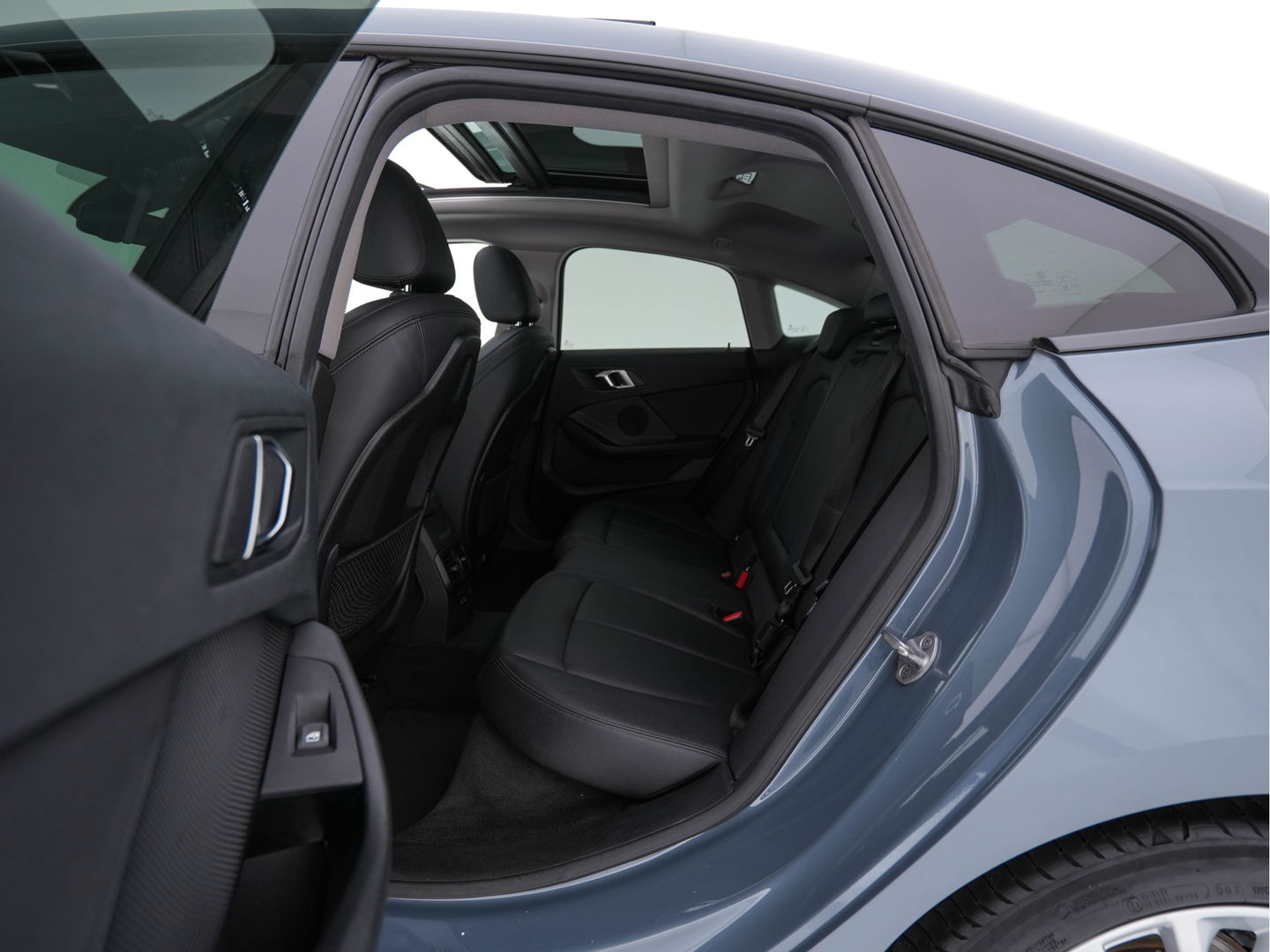 BMW 2 Serie Gran Coupé 218i High Executive Aut. *PANO | FULL-LEATHER | FULL-LED | ADAPTIVE-CRUISE | DIGI-COCKPIT | SPORT-SEATS | NAVI-FULLMAP | DAB+ | ECC | PDC | 17''ALU | TOWBAR*