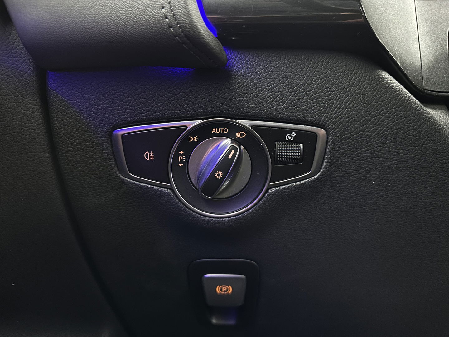 Mercedes-Benz EQC 400 4MATIC 80 kWh AMG (INCL-BTW) Aut. *PANO | BURMESTER-SURROUND | DISTRONIC | LEATHER-MICROFIBRE | FULL-LED | TOP-VIEW | WIDE-SCREEN-COCKPIT | KEYLESS | AIR-SUSPENSION | SPORT-SEATS | 19''ALU*