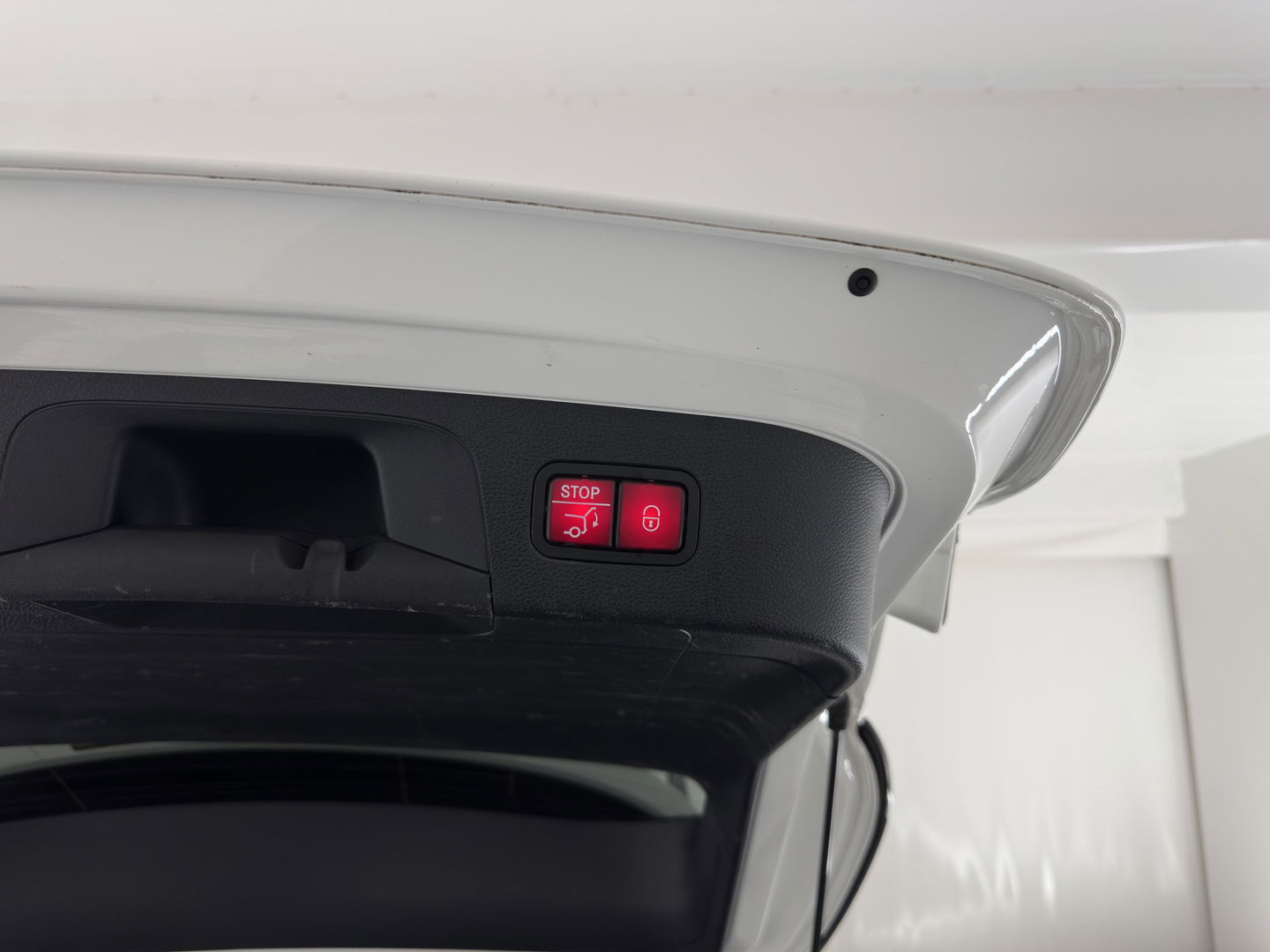 Mercedes-Benz EQC 400 4MATIC 80 kWh AMG (INCL-BTW) Aut. *PANO | BURMESTER-SURROUND | DISTRONIC | LEATHER-MICROFIBRE | FULL-LED | TOP-VIEW | WIDE-SCREEN-COCKPIT | KEYLESS | AIR-SUSPENSION | SPORT-SEATS | 19''ALU*