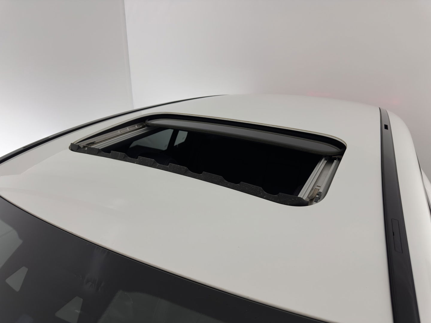 Mercedes-Benz EQC 400 4MATIC 80 kWh AMG (INCL-BTW) Aut. *PANO | BURMESTER-SURROUND | DISTRONIC | LEATHER-MICROFIBRE | FULL-LED | TOP-VIEW | WIDE-SCREEN-COCKPIT | KEYLESS | AIR-SUSPENSION | SPORT-SEATS | 19''ALU*