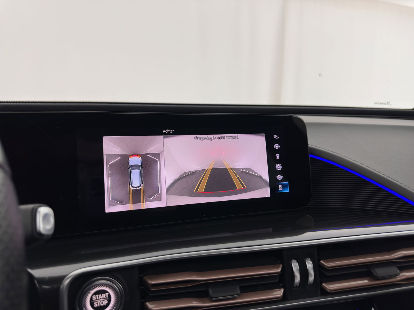 Mercedes-Benz EQC 400 4MATIC 80 kWh AMG (INCL-BTW) Aut. *PANO | BURMESTER-SURROUND | DISTRONIC | LEATHER-MICROFIBRE | FULL-LED | TOP-VIEW | WIDE-SCREEN-COCKPIT | KEYLESS | AIR-SUSPENSION | SPORT-SEATS | 19''ALU*