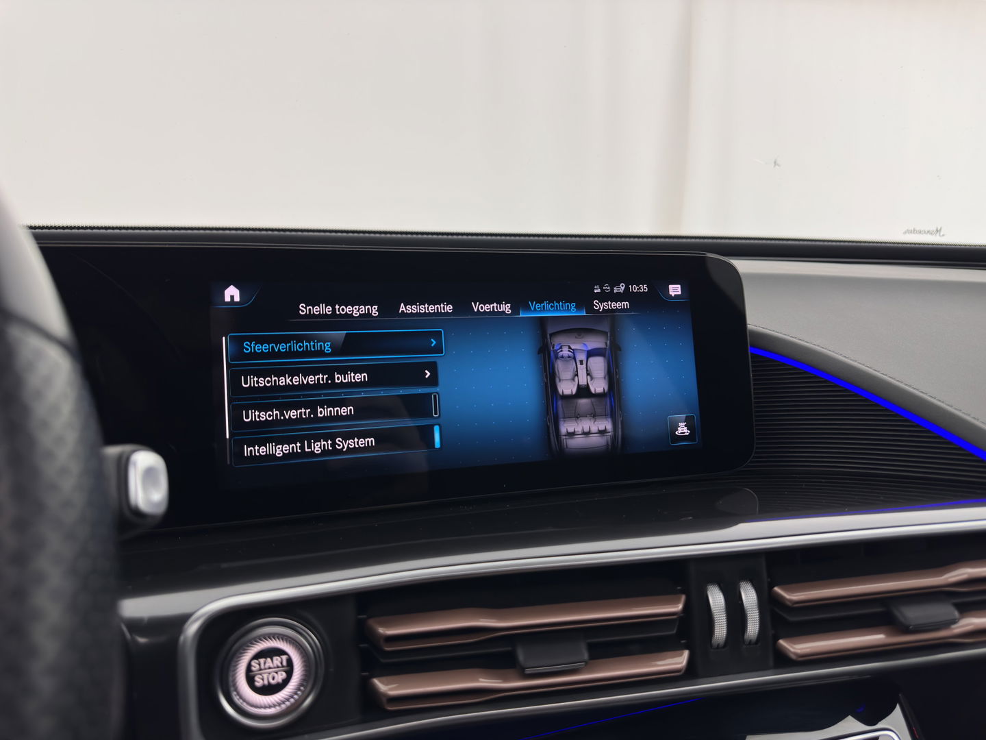 Mercedes-Benz EQC 400 4MATIC 80 kWh AMG (INCL-BTW) Aut. *PANO | BURMESTER-SURROUND | DISTRONIC | LEATHER-MICROFIBRE | FULL-LED | TOP-VIEW | WIDE-SCREEN-COCKPIT | KEYLESS | AIR-SUSPENSION | SPORT-SEATS | 19''ALU*