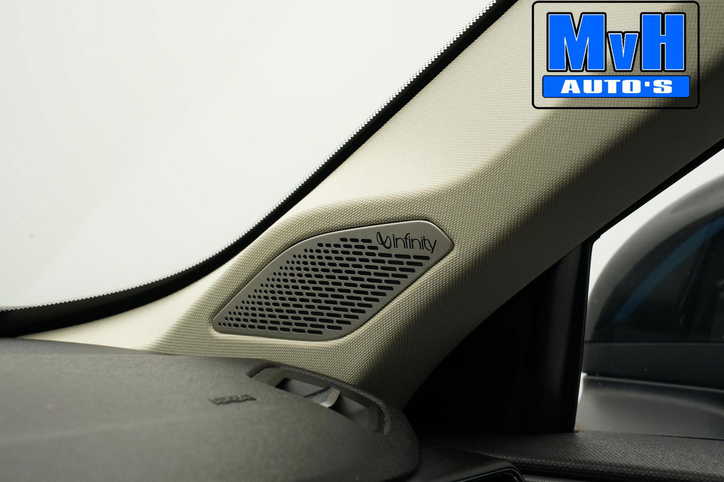 Lynk & Co 01 1.5 Plug-in Hybride|FULL BLACK XL|CAMERA|PANO|NAP