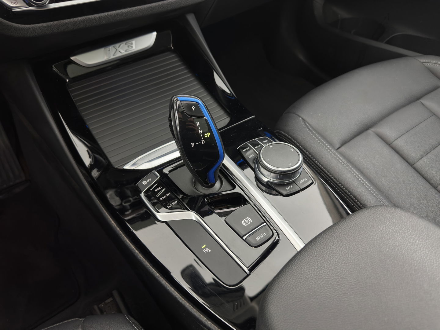 BMW iX3 Executive 80 kWh [ 3-Fase ] (INCL.BTW) Aut. *PANO | FULL-LEATHER | ADAPTIVE-CRUISE | FULL-LED | BLIND-SPOT | MEMORY-PACK | DIGI-COCKPIT | HEATED-COMFORTSEATS | CAMERA | DAB+ | NAVI-FULLMAP | 19''ALU*