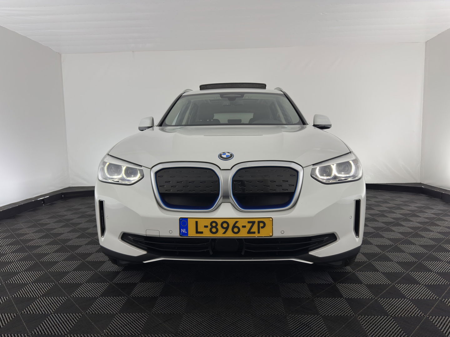 BMW iX3 Executive 80 kWh [ 3-Fase ] (INCL.BTW) Aut. *PANO | FULL-LEATHER | ADAPTIVE-CRUISE | FULL-LED | BLIND-SPOT | MEMORY-PACK | DIGI-COCKPIT | HEATED-COMFORTSEATS | CAMERA | DAB+ | NAVI-FULLMAP | 19''ALU*