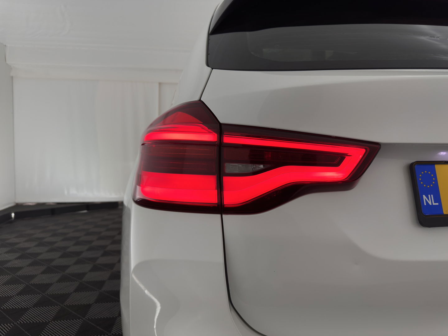 BMW iX3 Executive 80 kWh [ 3-Fase ] { SOH-96% } (INCL.BTW) Aut. *PANO | FULL-LEATHER | ADAPTIVE-CRUISE | FULL-LED | BLIND-SPOT | MEMORY-PACK | DIGI-COCKPIT | HEATED-COMFORTSEATS | CAMERA | DAB+ | NAVI-FULLMAP | 19''ALU*