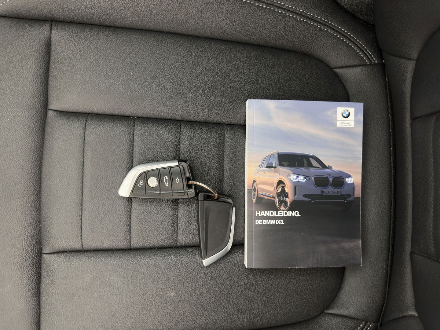 BMW iX3 Executive 80 kWh [ 3-Fase ] (INCL.BTW) Aut. *PANO | FULL-LEATHER | ADAPTIVE-CRUISE | FULL-LED | BLIND-SPOT | MEMORY-PACK | DIGI-COCKPIT | HEATED-COMFORTSEATS | CAMERA | DAB+ | NAVI-FULLMAP | 19''ALU*