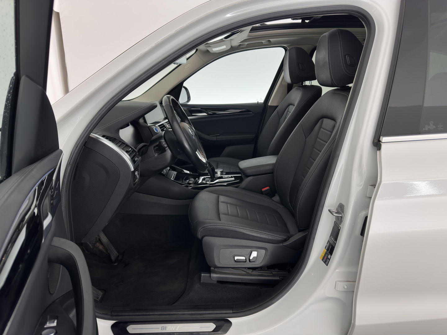 BMW iX3 Executive 80 kWh [ 3-Fase ] { SOH-96% } (INCL.BTW) Aut. *PANO | FULL-LEATHER | ADAPTIVE-CRUISE | FULL-LED | BLIND-SPOT | MEMORY-PACK | DIGI-COCKPIT | HEATED-COMFORTSEATS | CAMERA | DAB+ | NAVI-FULLMAP | 19''ALU*