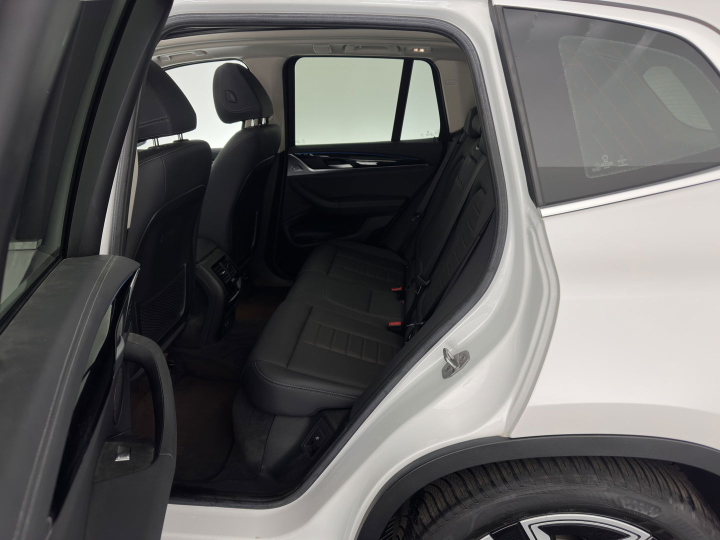 BMW iX3 Executive 80 kWh [ 3-Fase ] { SOH-96% } (INCL.BTW) Aut. *PANO | FULL-LEATHER | ADAPTIVE-CRUISE | FULL-LED | BLIND-SPOT | MEMORY-PACK | DIGI-COCKPIT | HEATED-COMFORTSEATS | CAMERA | DAB+ | NAVI-FULLMAP | 19''ALU*