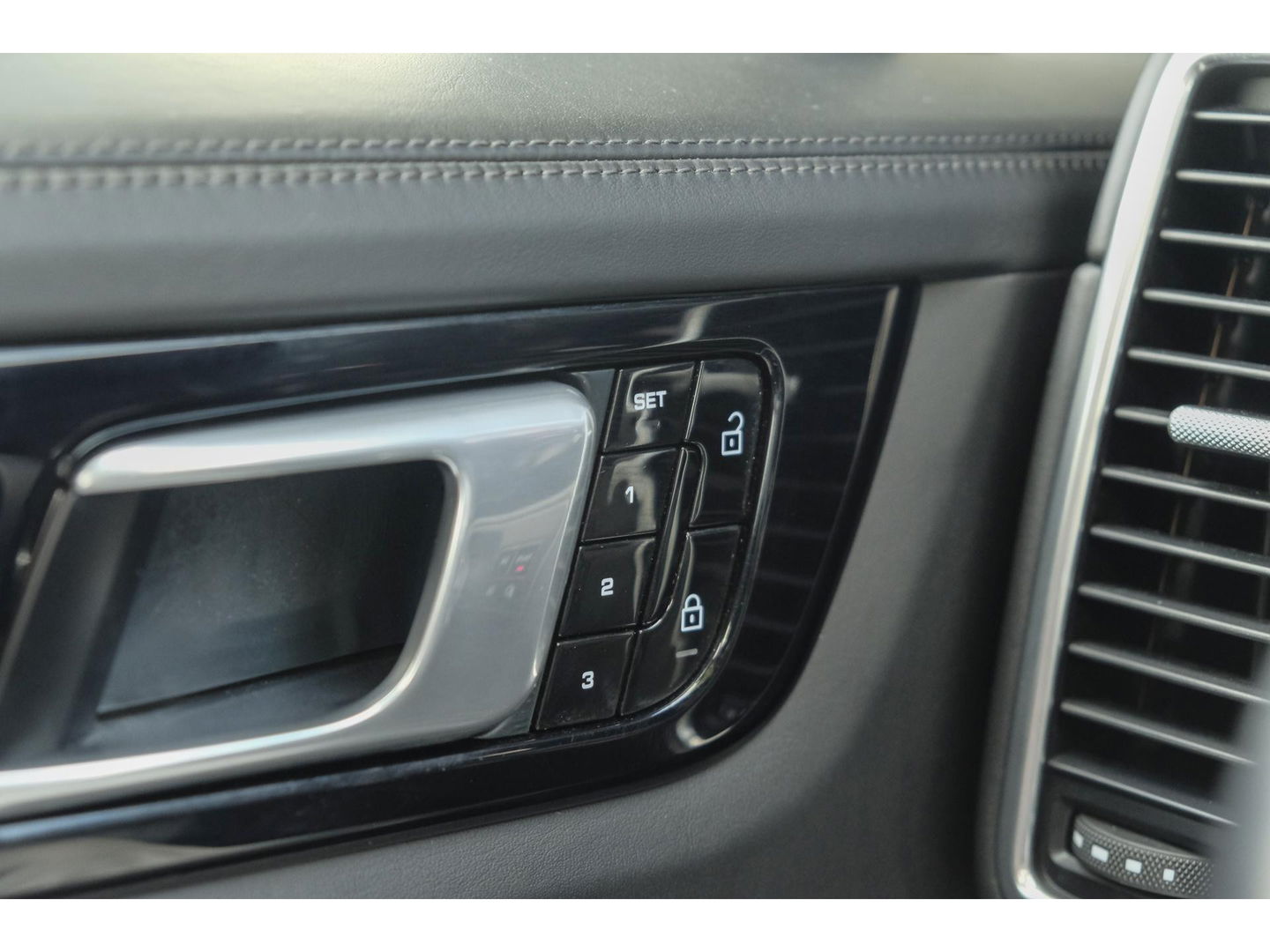 Porsche Cayenne S 2.9 V6 441pk Panoramadak Luchvering Matrix led Comfortstoelen Memory Camera 21" LMV