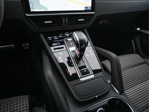 Porsche Cayenne 4.0 Turbo Coupé Aut. *CERAMIC-BRAKES | HEAD-UP | CARBON-PACK | NIGHT-VISION | ADAPTIVE-CRUISE | BLIND-SPOT | SOFT-CLOSE | BURMESTER | LEATHER-FABRIC | MEMORY-PACK | HEATED-SPORTSEATS | TOP-VIEW | KEYLESS | F