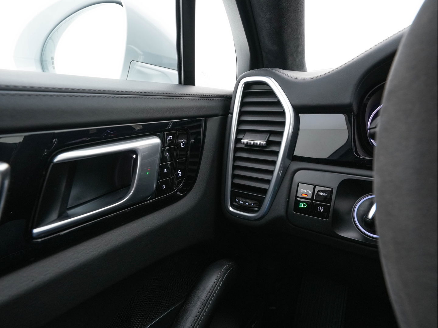 Porsche Cayenne 4.0 Turbo Coupé Aut. *CERAMIC-BRAKES | HEAD-UP | CARBON-PACK | NIGHT-VISION | ADAPTIVE-CRUISE | BLIND-SPOT | SOFT-CLOSE | BURMESTER | LEATHER-FABRIC | MEMORY-PACK | HEATED-SPORTSEATS | TOP-VIEW | KEYLESS | F