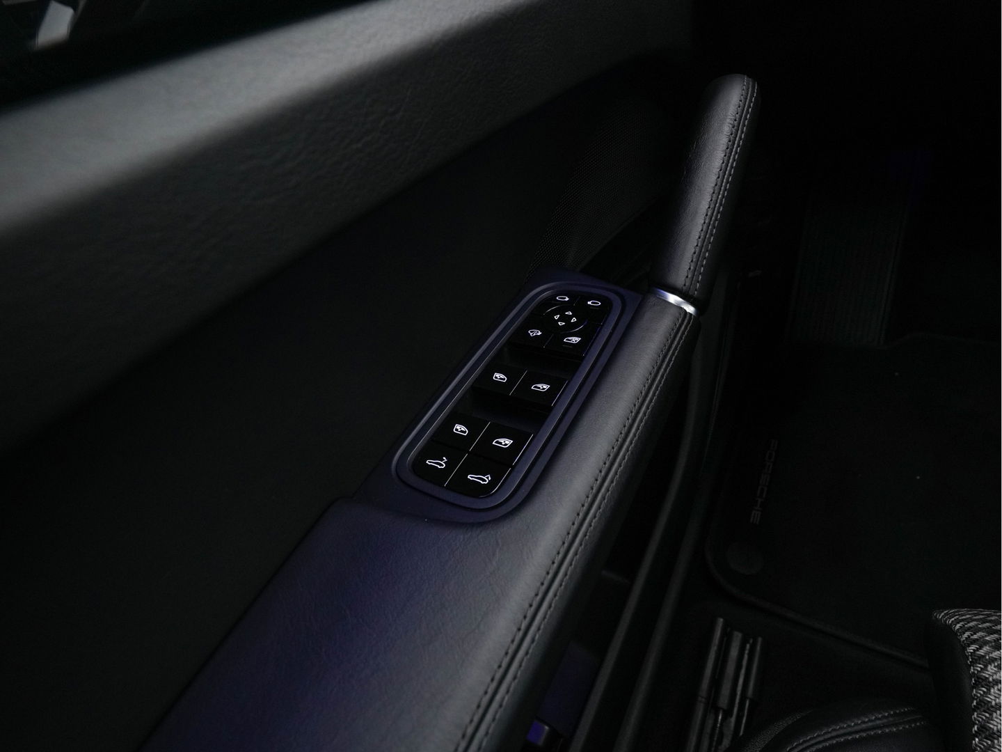 Porsche Cayenne 4.0 Turbo Coupé Aut. *CERAMIC-BRAKES | HEAD-UP | CARBON-PACK | NIGHT-VISION | ADAPTIVE-CRUISE | BLIND-SPOT | SOFT-CLOSE | BURMESTER | LEATHER-FABRIC | MEMORY-PACK | HEATED-SPORTSEATS | TOP-VIEW | KEYLESS | F