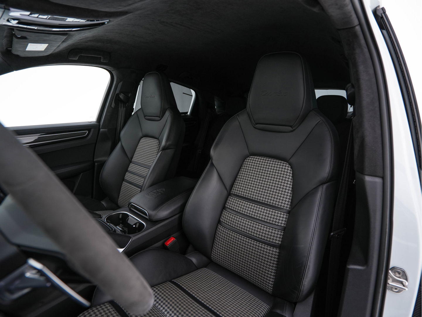 Porsche Cayenne 4.0 Turbo Coupé Aut. *CERAMIC-BRAKES | HEAD-UP | CARBON-PACK | NIGHT-VISION | ADAPTIVE-CRUISE | BLIND-SPOT | SOFT-CLOSE | BURMESTER | LEATHER-FABRIC | MEMORY-PACK | HEATED-SPORTSEATS | TOP-VIEW | KEYLESS | F