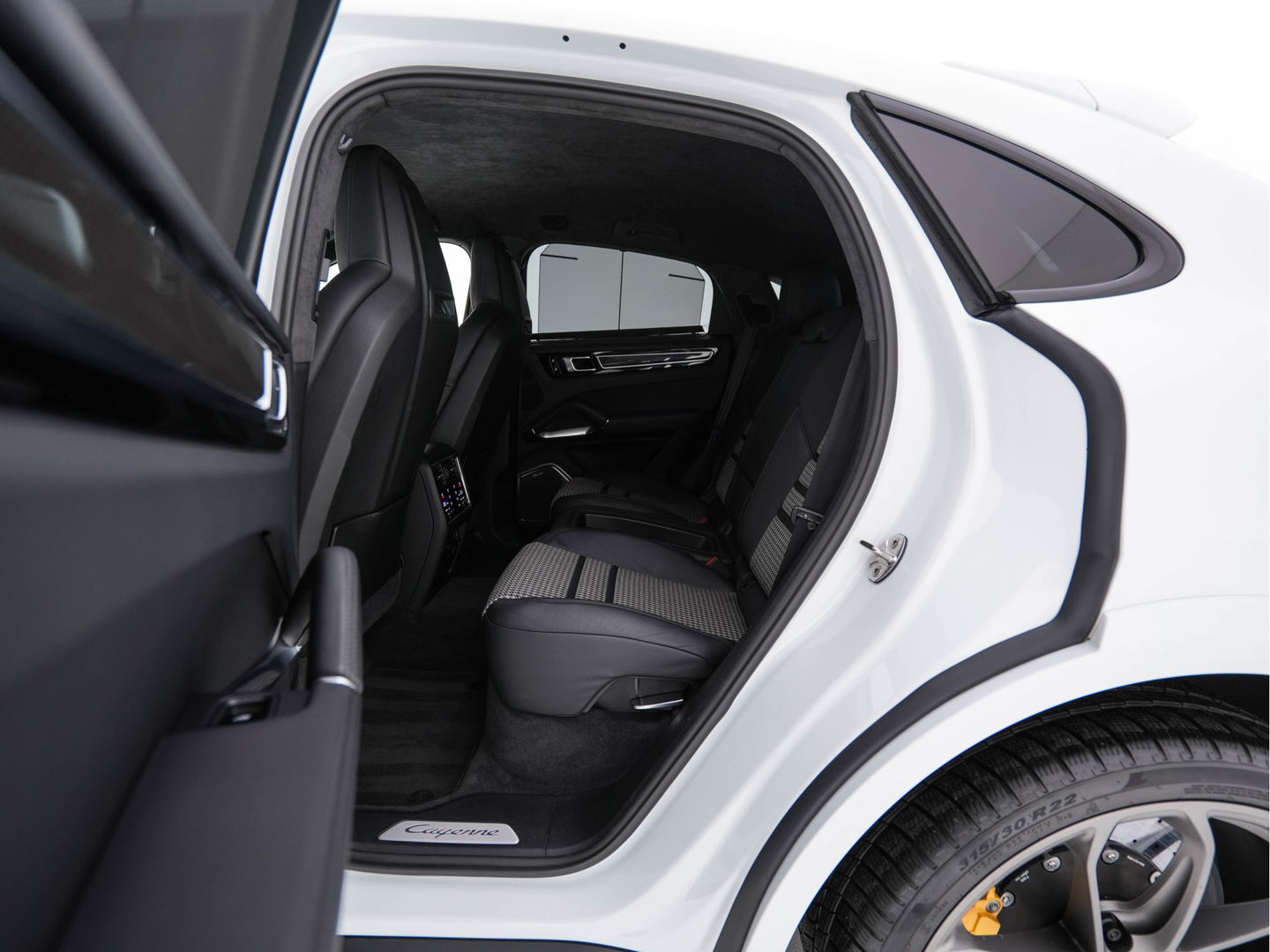 Porsche Cayenne 4.0 Turbo Coupé Aut. *CERAMIC-BRAKES | HEAD-UP | CARBON-PACK | NIGHT-VISION | ADAPTIVE-CRUISE | BLIND-SPOT | SOFT-CLOSE | BURMESTER | LEATHER-FABRIC | MEMORY-PACK | HEATED-SPORTSEATS | TOP-VIEW | KEYLESS | F