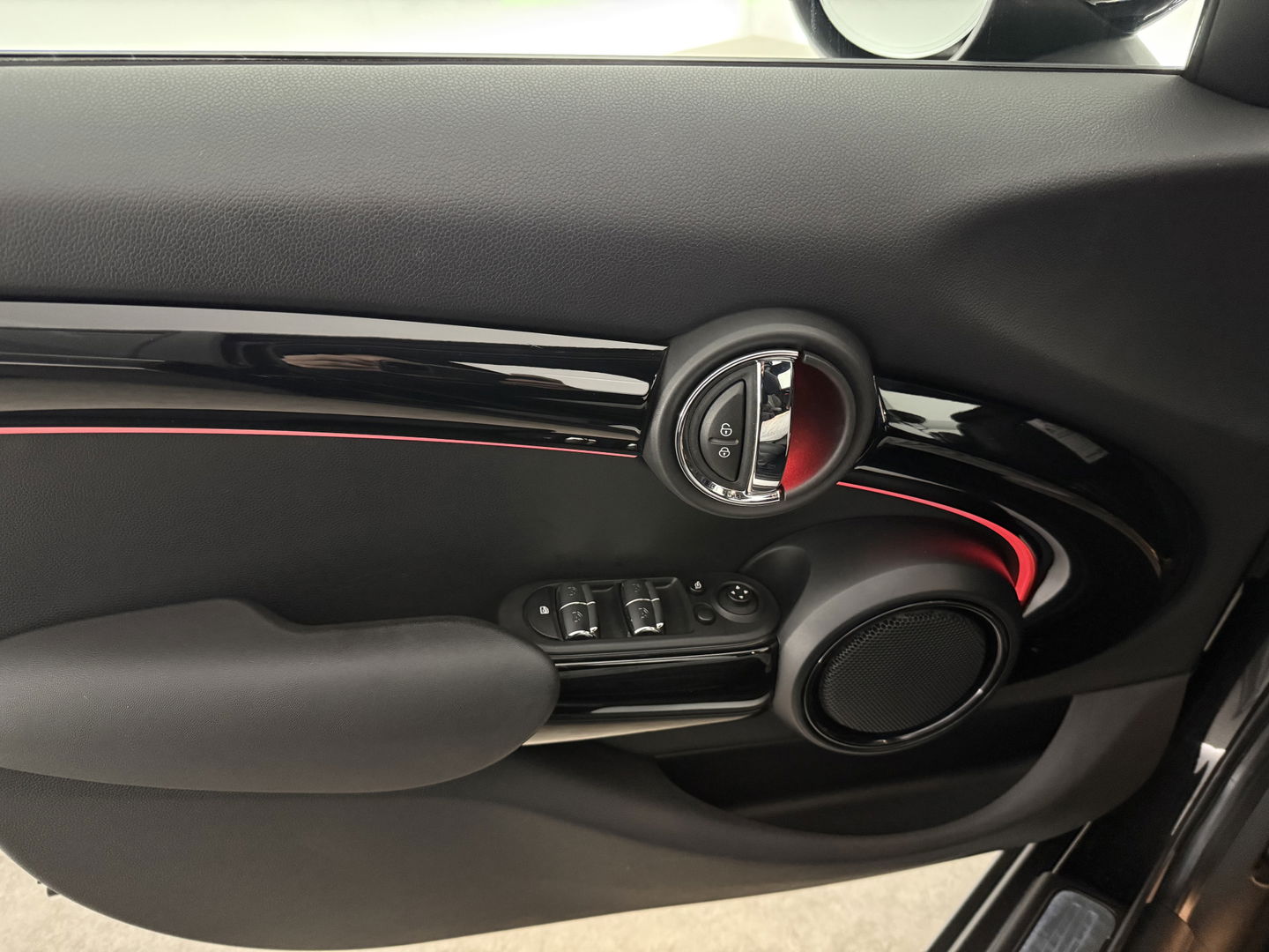 MINI Cooper 1.5 Cooper Business Edition | Pano | Sfeerverl. | Carplay | Cruise | Parkeersens. | Navi | NAP