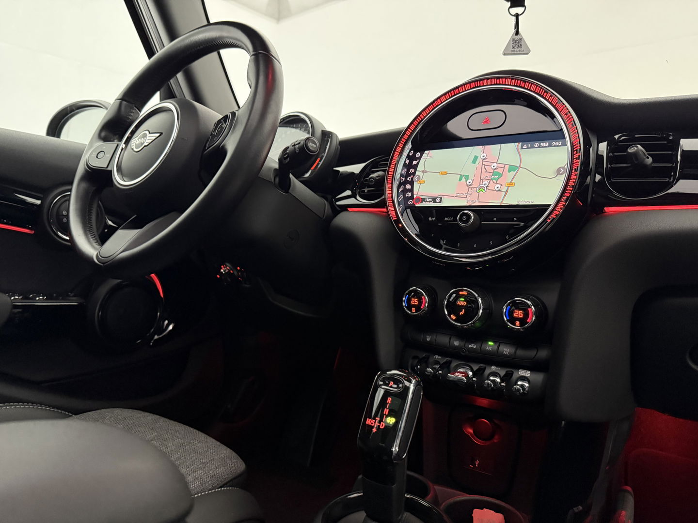 MINI Cooper 1.5 Cooper Business Edition | Pano | Sfeerverl. | Carplay | Cruise | Parkeersens. | Navi | NAP