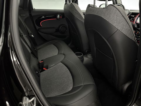 MINI Cooper 1.5 Cooper Business Edition | Pano | Sfeerverl. | Carplay | Cruise | Parkeersens. | Navi | NAP