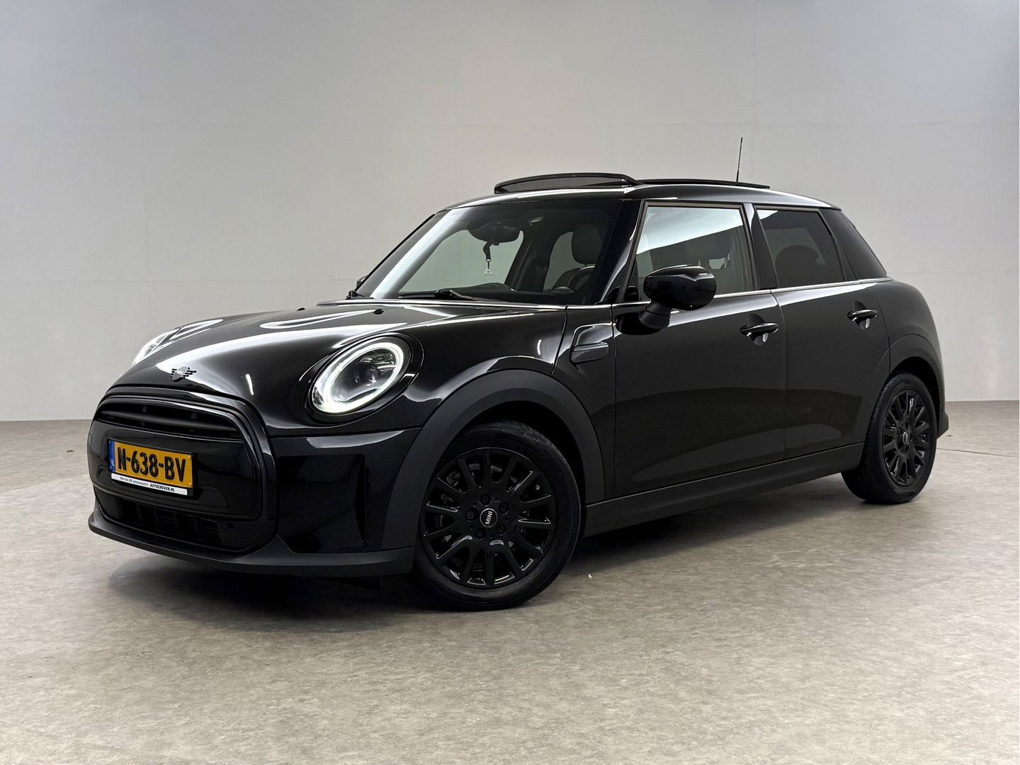 MINI Cooper 1.5 Cooper Business Edition | Pano | Sfeerverl. | Carplay | Cruise | Parkeersens. | Navi | NAP