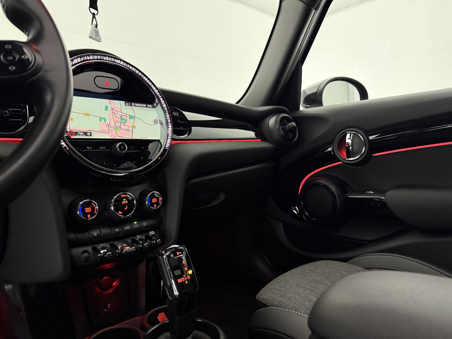 MINI Cooper 1.5 Cooper Business Edition | Pano | Sfeerverl. | Carplay | Cruise | Parkeersens. | Navi | NAP