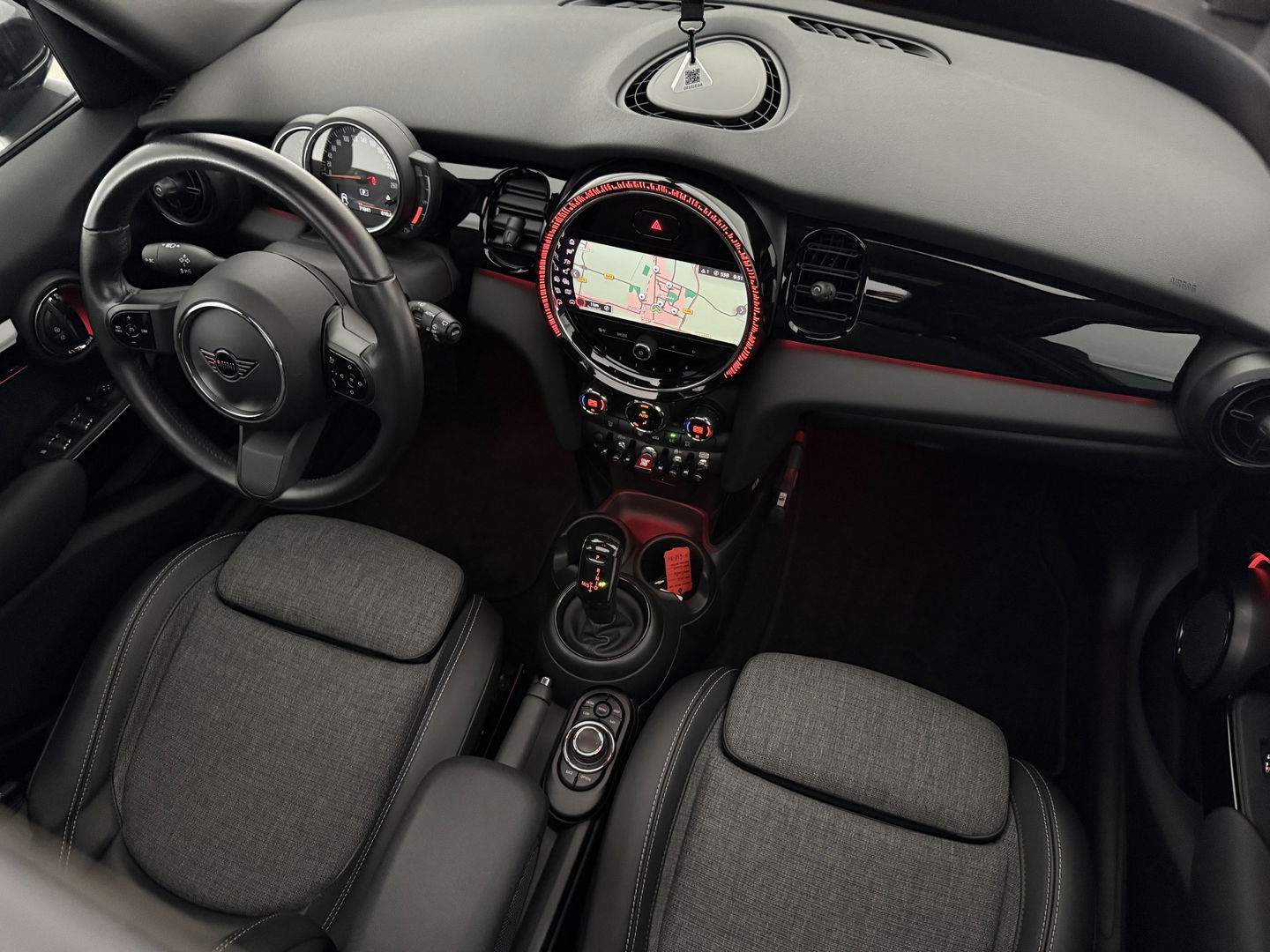 MINI Cooper 1.5 Cooper Business Edition | Pano | Sfeerverl. | Carplay | Cruise | Parkeersens. | Navi | NAP