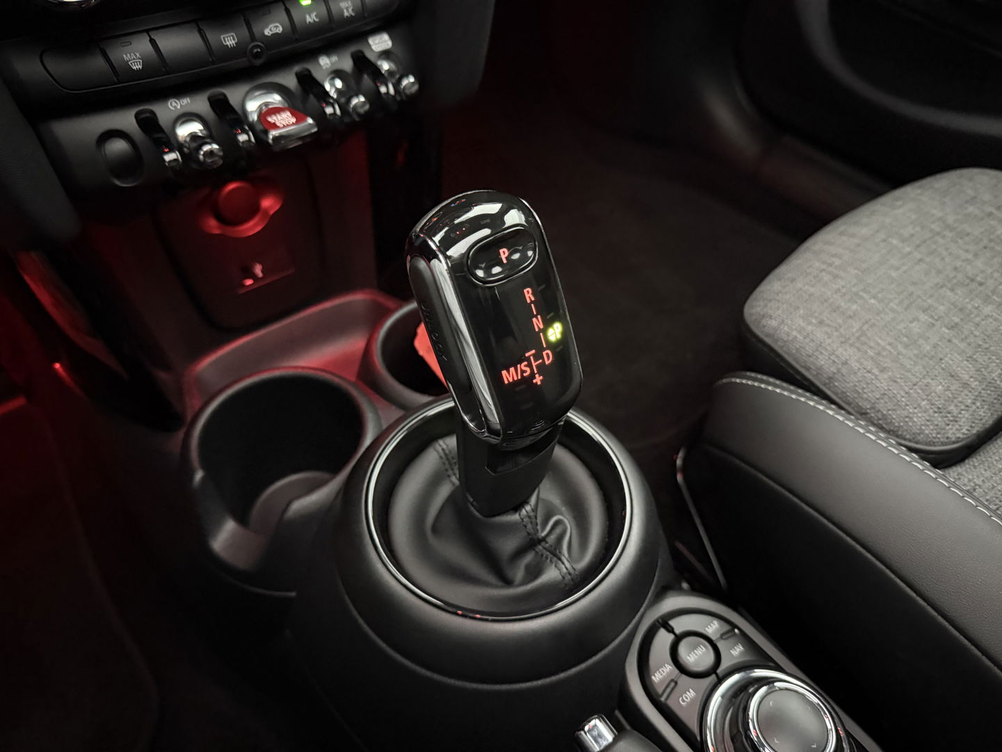 MINI Cooper 1.5 Cooper Business Edition | Pano | Sfeerverl. | Carplay | Cruise | Parkeersens. | Navi | NAP