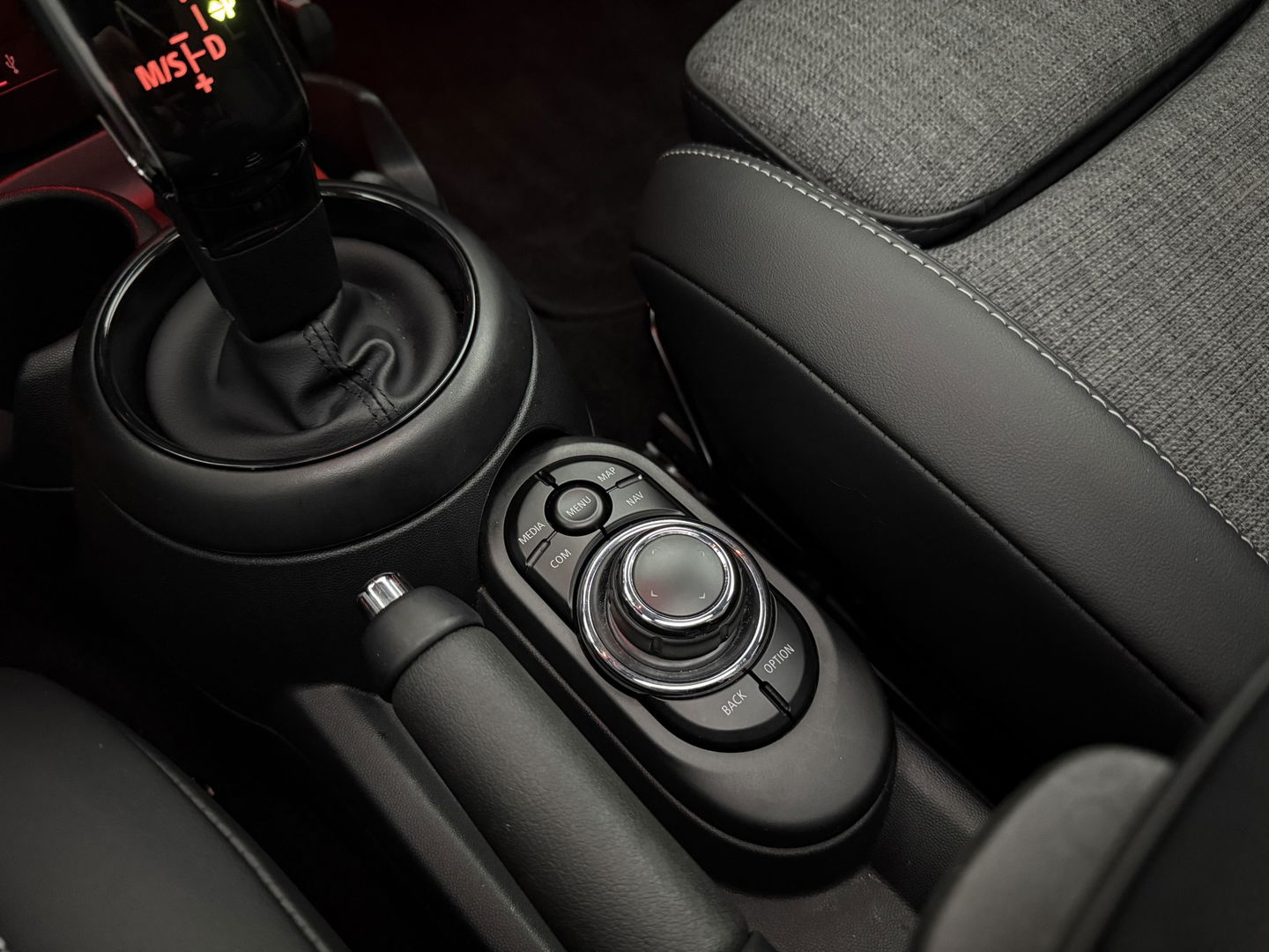 MINI Cooper 1.5 Cooper Business Edition | Pano | Sfeerverl. | Carplay | Cruise | Parkeersens. | Navi | NAP