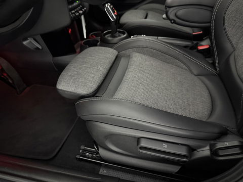 MINI Cooper 1.5 Cooper Business Edition | Pano | Sfeerverl. | Carplay | Cruise | Parkeersens. | Navi | NAP